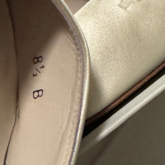 Vintage Stuart Weitzman Vera Wang Rangoon Satin- 8.5 M-heel damaged from grass - Picture 6 of 12